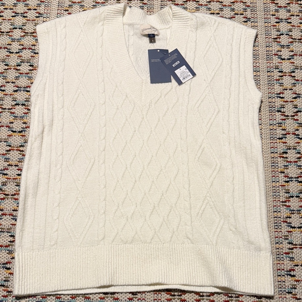 Universal Thread V-Neck Sweater Vest in Cream